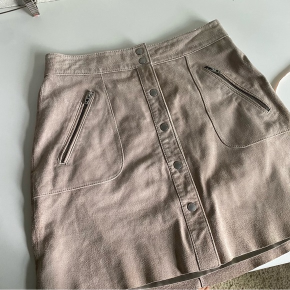Blank NYC suede button front mini skirt - Picture 11 of 15
